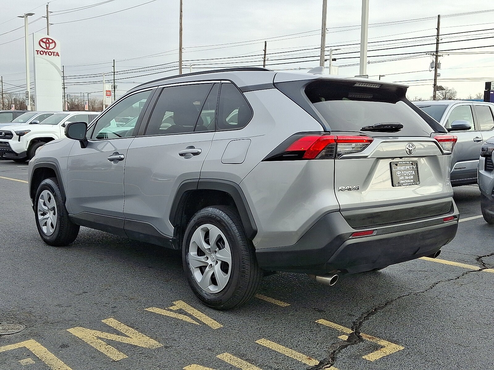 2019 Toyota RAV4 LE photo 2