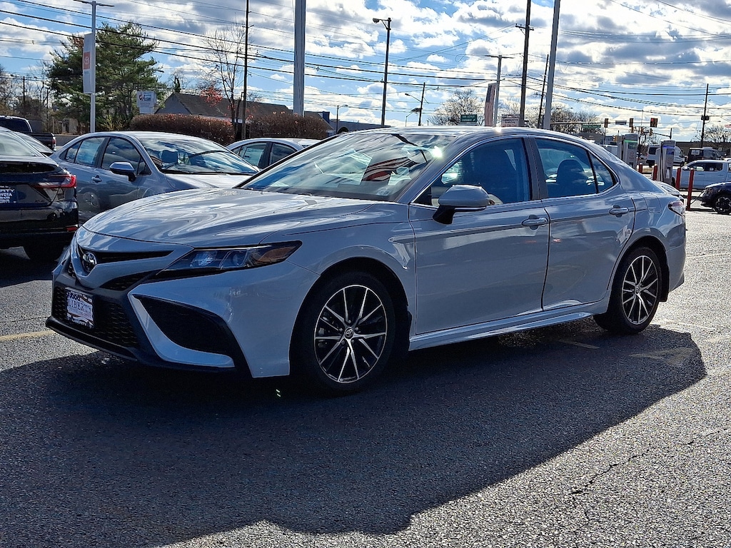 Used 2024 Toyota Camry SE Sedan