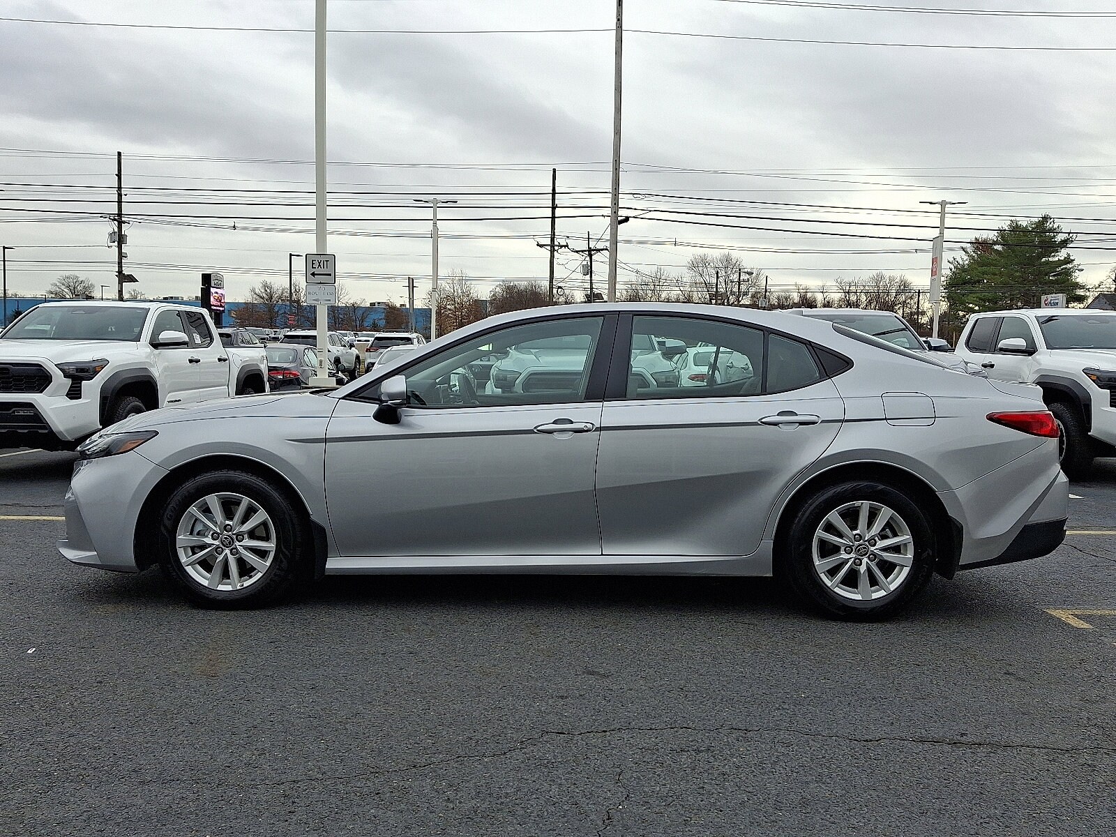 2025 Toyota Camry LE photo 2