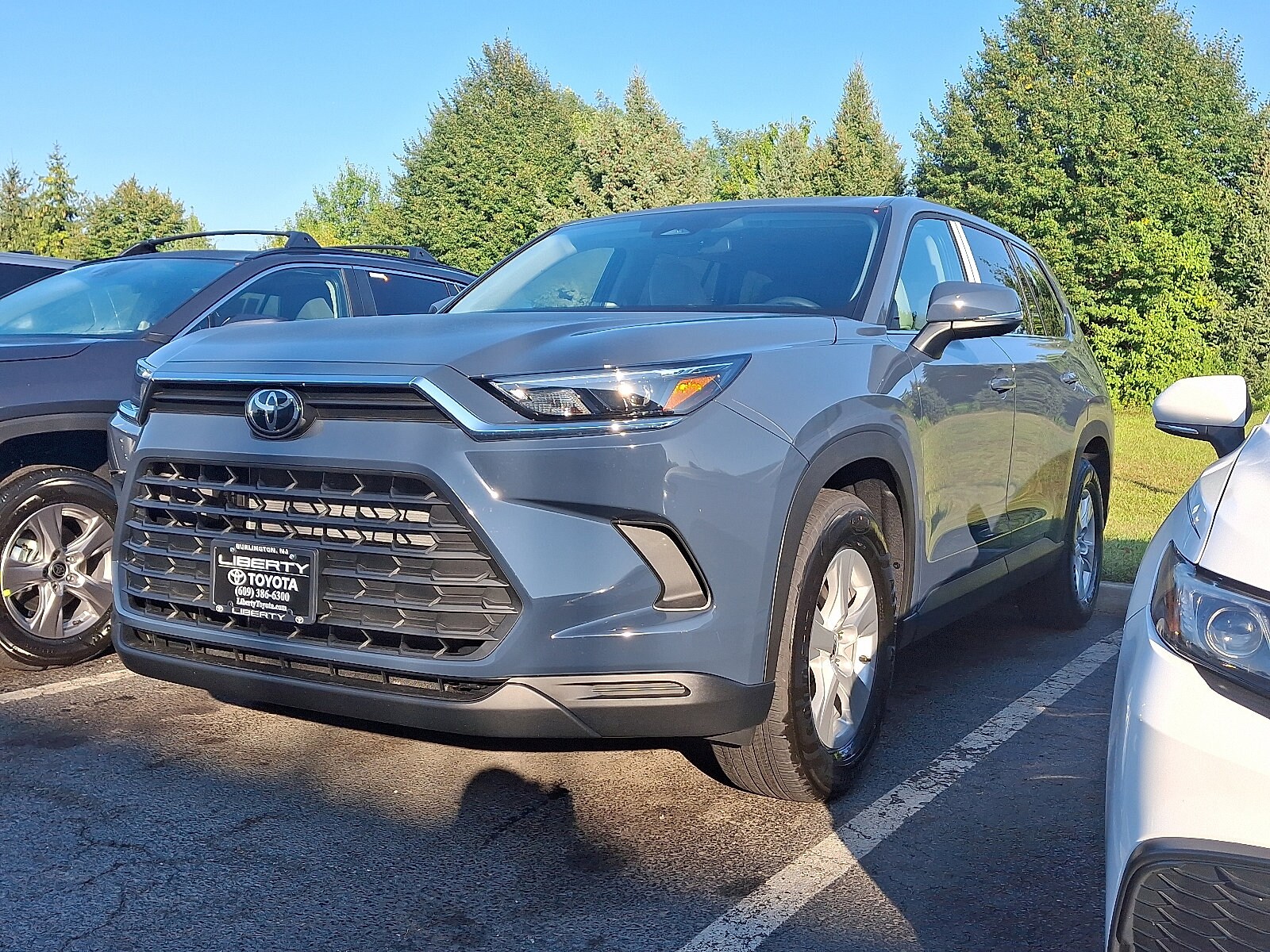 2025 Toyota Grand Highlander LE AWD photo 3