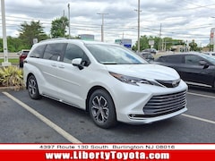 2026 Toyota Sienna Platinum 7 PASSENGER