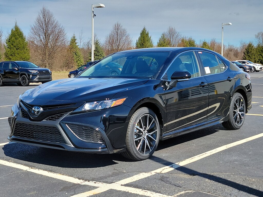 Used 2023 Toyota Camry SE Sedan