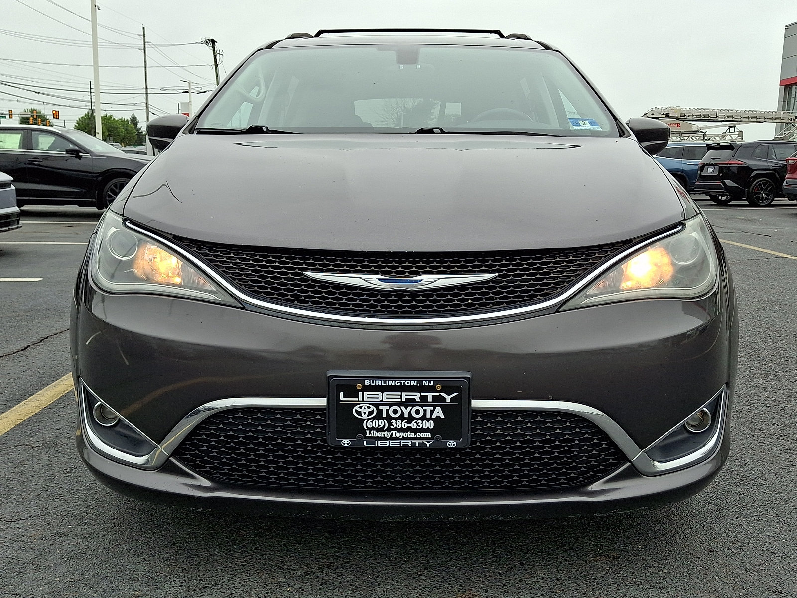 Used 2017 Chrysler Pacifica Touring-L with VIN 2C4RC1BG5HR553646 for sale in Burlington, NJ