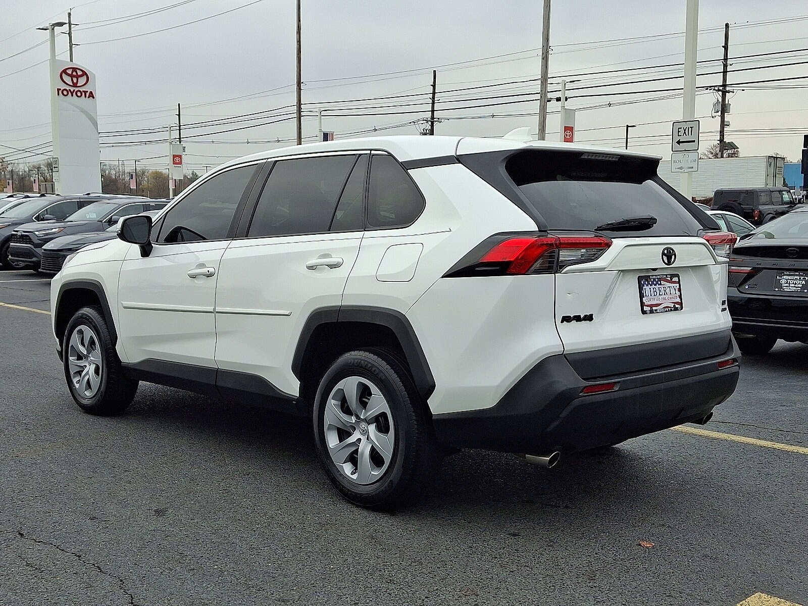 2023 Toyota RAV4 LE photo 4