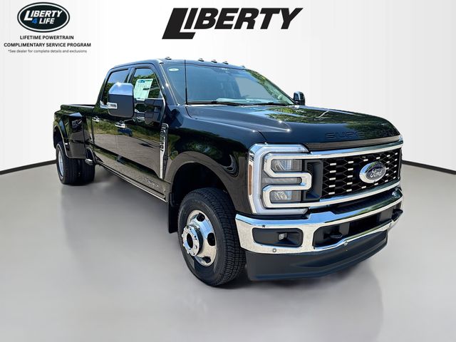 2025 Ford F-350 Super Duty Lariat's photo