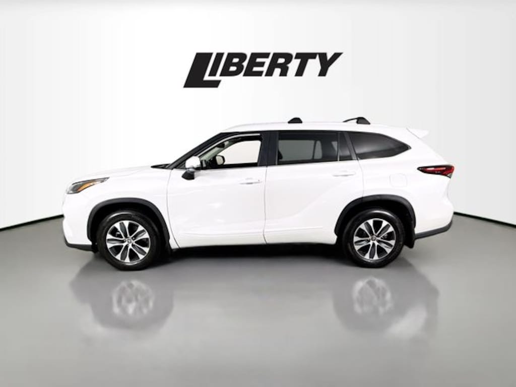 Used 2024 Toyota Highlander LE SUV