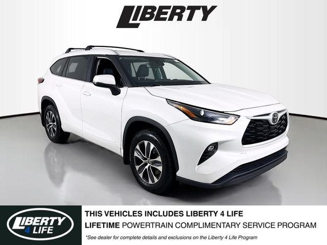 2024 Toyota Highlander XLE's photo