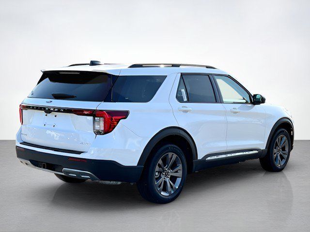 2025 Ford Explorer photo 2