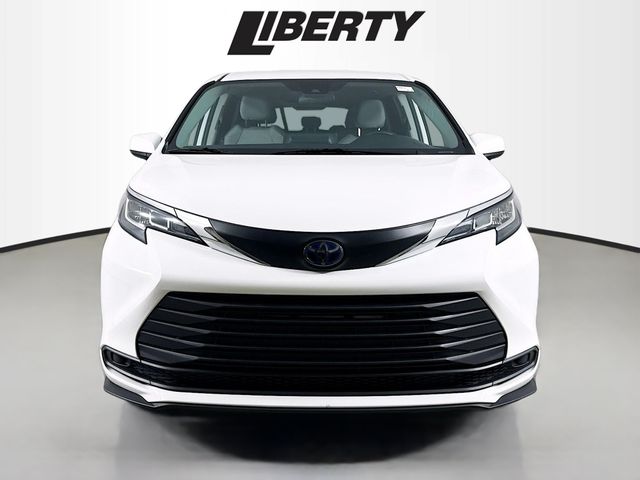 Used 2021 Toyota Sienna LE with VIN 5TDKRKEC5MS038856 for sale in Vermilion, OH