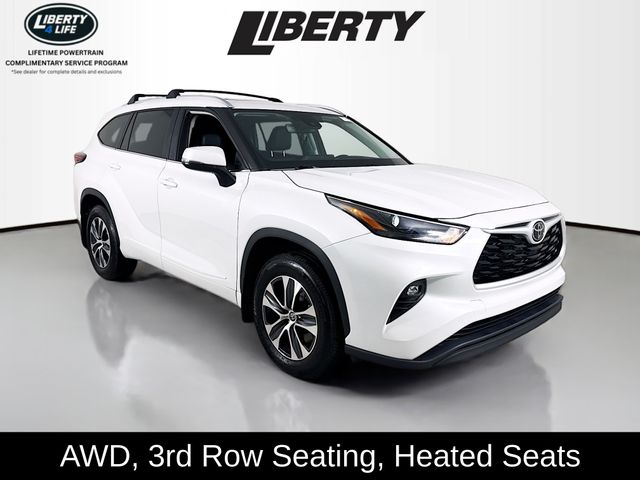 2024 Toyota Highlander XLE's photo