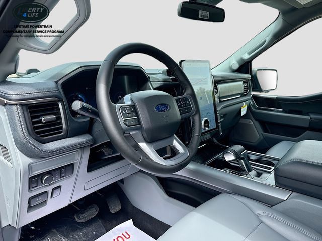 2025 Ford F-150 Lightning Flash - Photo 9