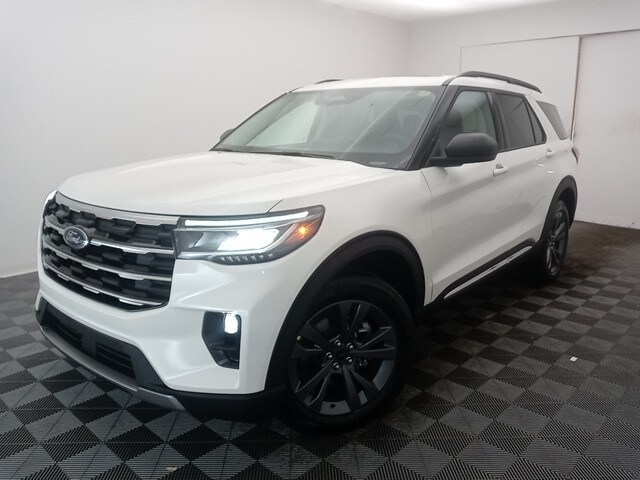 2025 Ford Explorer photo 4