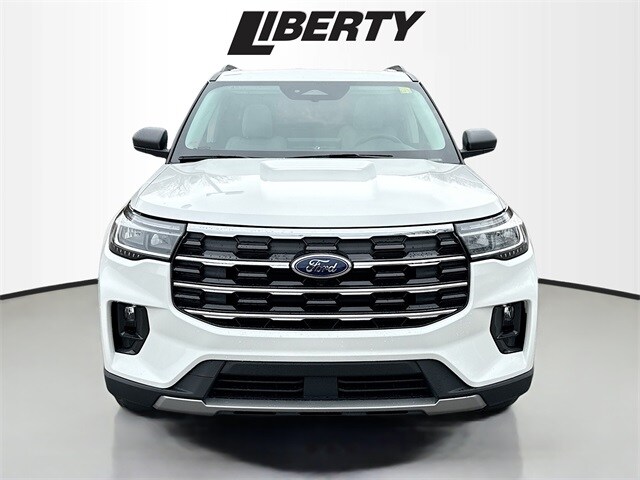 2025 Ford Explorer photo 2