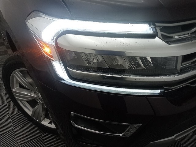 2024 Ford Expedition MAX Platinum photo 2