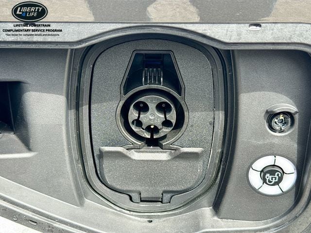 2025 Ford F-150 Lightning Flash - Photo 34