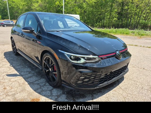 2024 Volkswagen Golf GTI 2.0T SE 4-door's photo