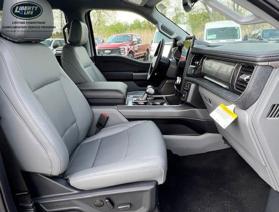 2025 Ford F-150 Lightning Flash - Photo 16