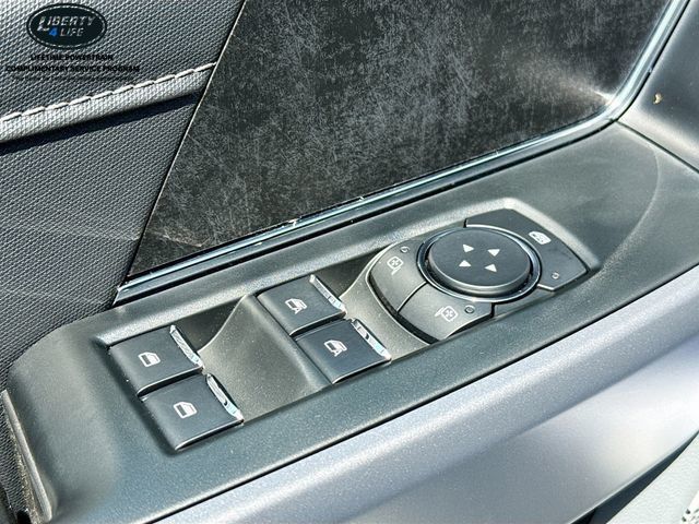 2025 Ford F-150 Lightning Flash - Photo 18