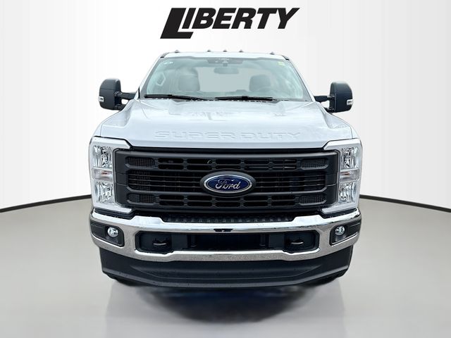 2025 Ford F-350 photo 2
