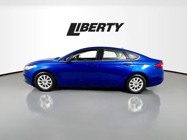 2017 Ford Fusion S photo 4