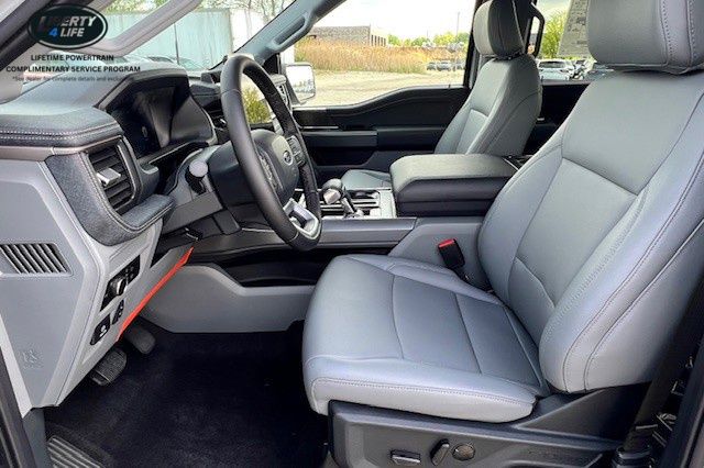 2025 Ford F-150 Lightning Flash - Photo 12