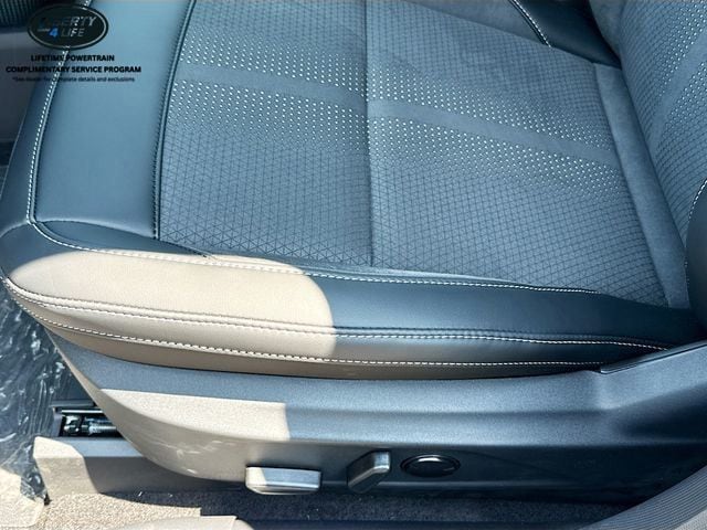 2025 Ford Mustang Mach-E GT - Photo 19