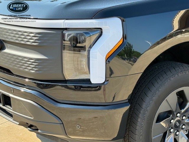 2025 Ford F-150 Lightning Flash - Photo 9