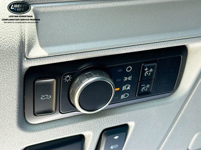 2025 Ford F-150 Lightning Flash - Photo 10