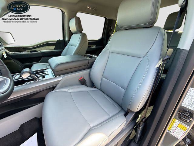 2025 Ford F-150 Lightning Flash - Photo 22
