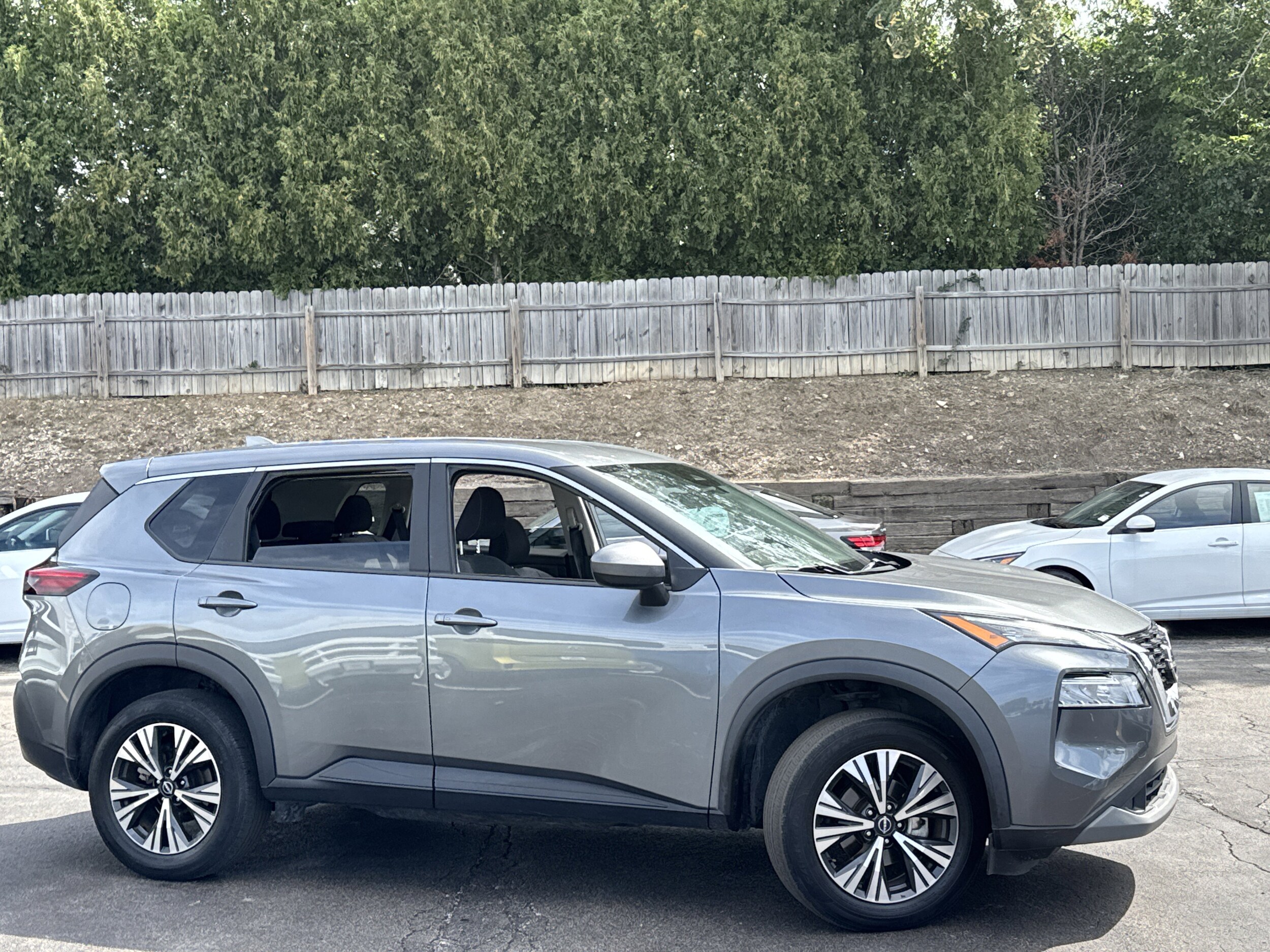 2023 Nissan Rogue SV photo 4