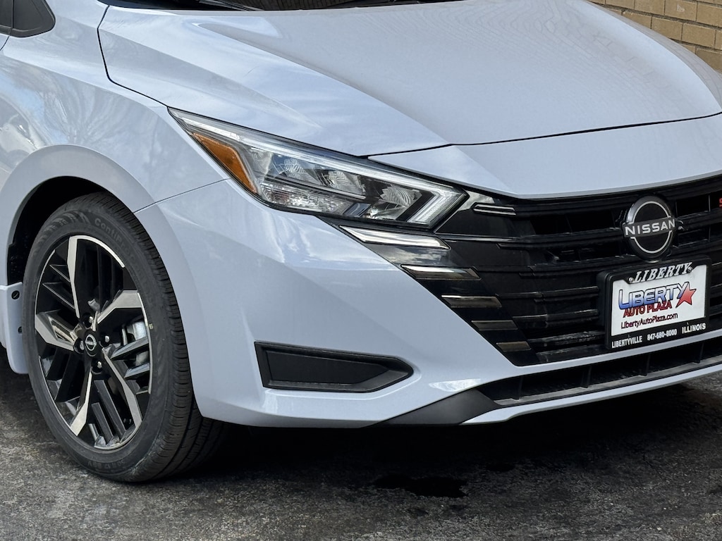 New 2025 Nissan Versa 1.6 SR Sedan