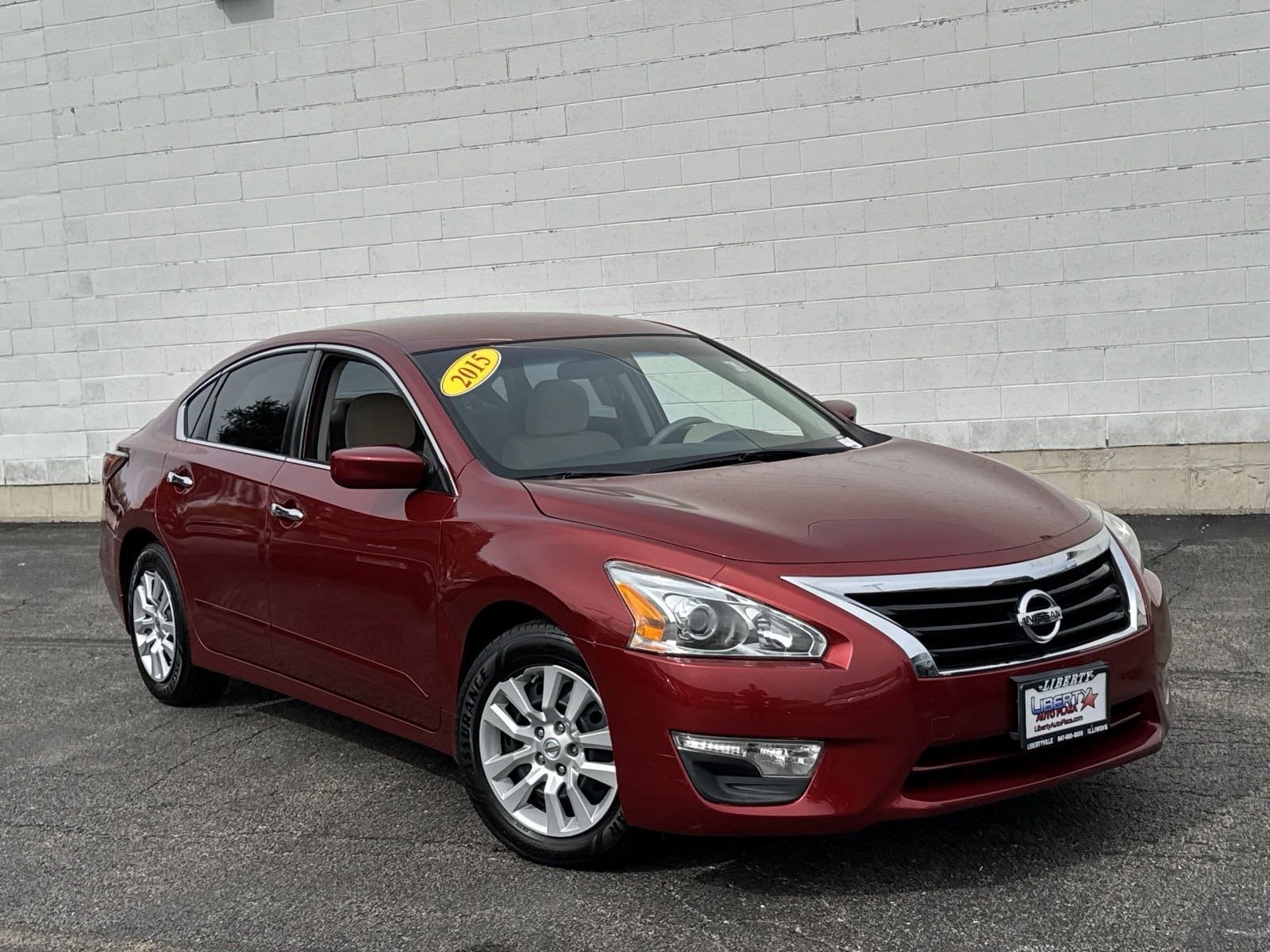 Used 2015 Nissan Altima S with VIN 1N4AL3AP5FC124917 for sale in Libertyville, IL