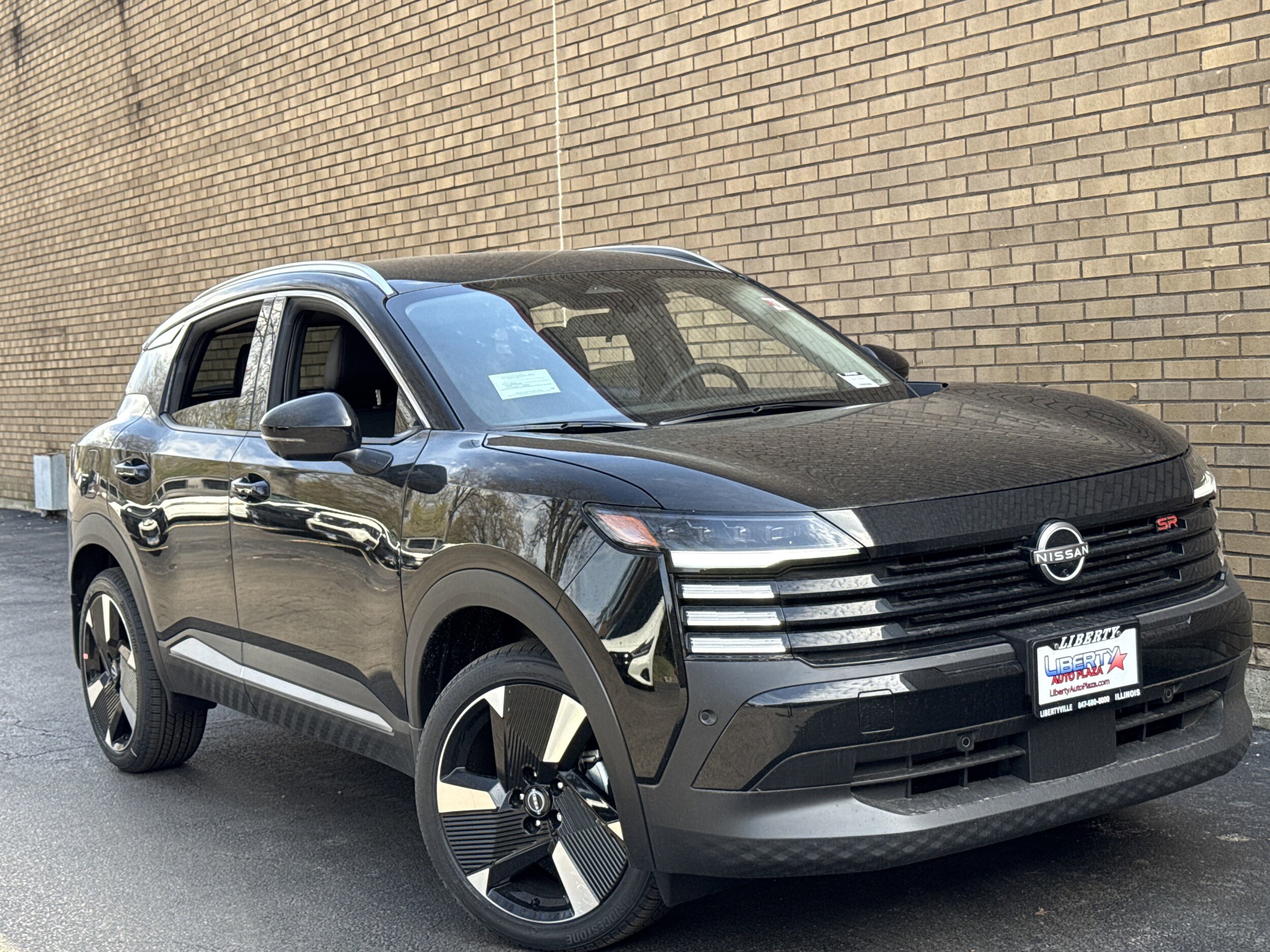 2025 Nissan Kicks SR photo 2