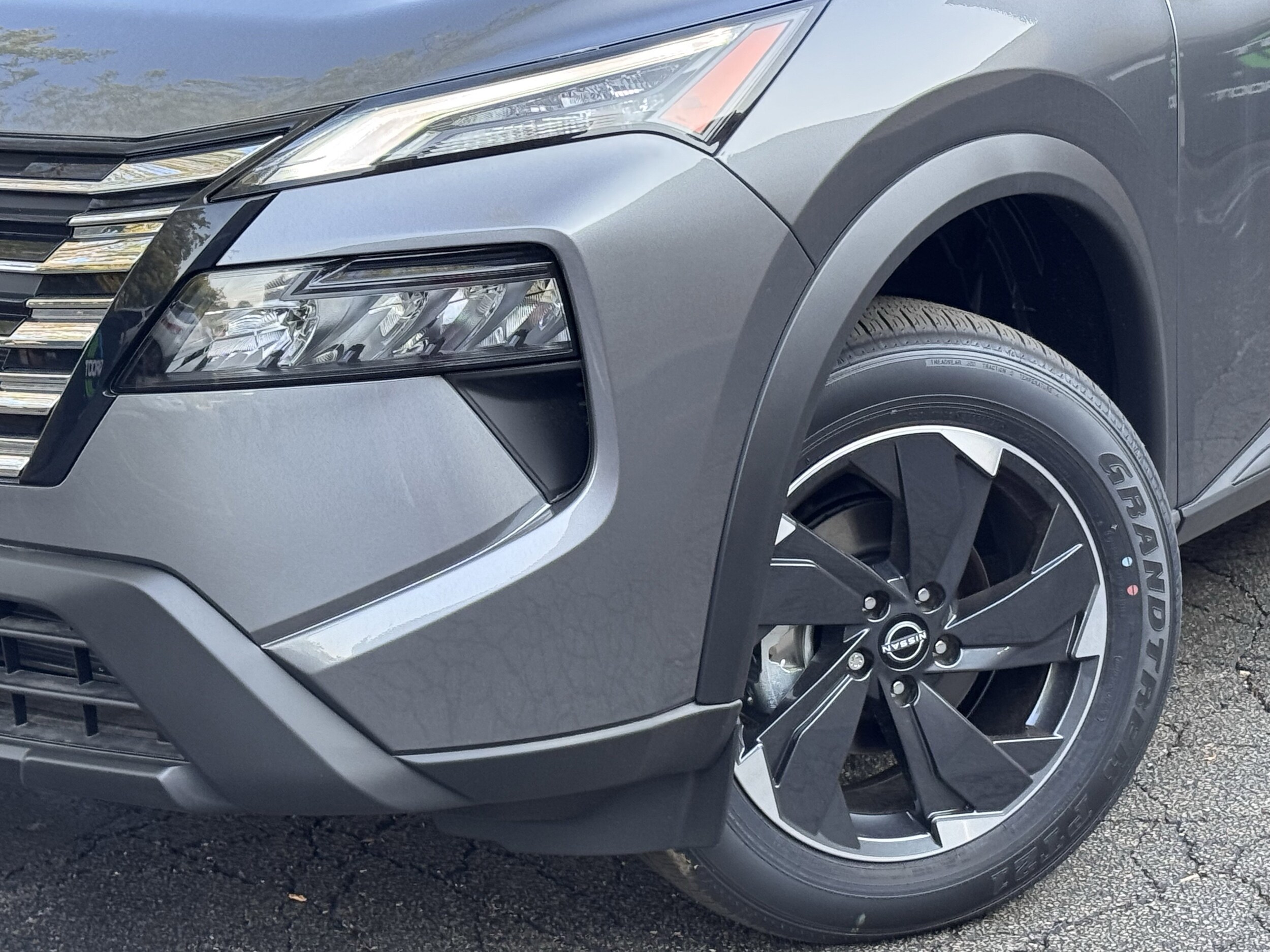 2025 Nissan Rogue SV - Photo 32