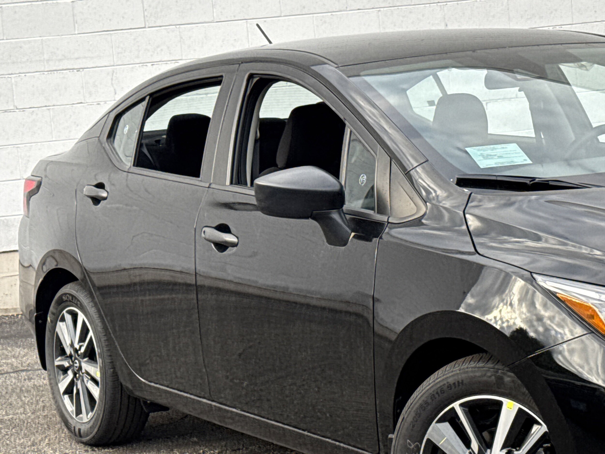 2025 Nissan Versa S photo 4