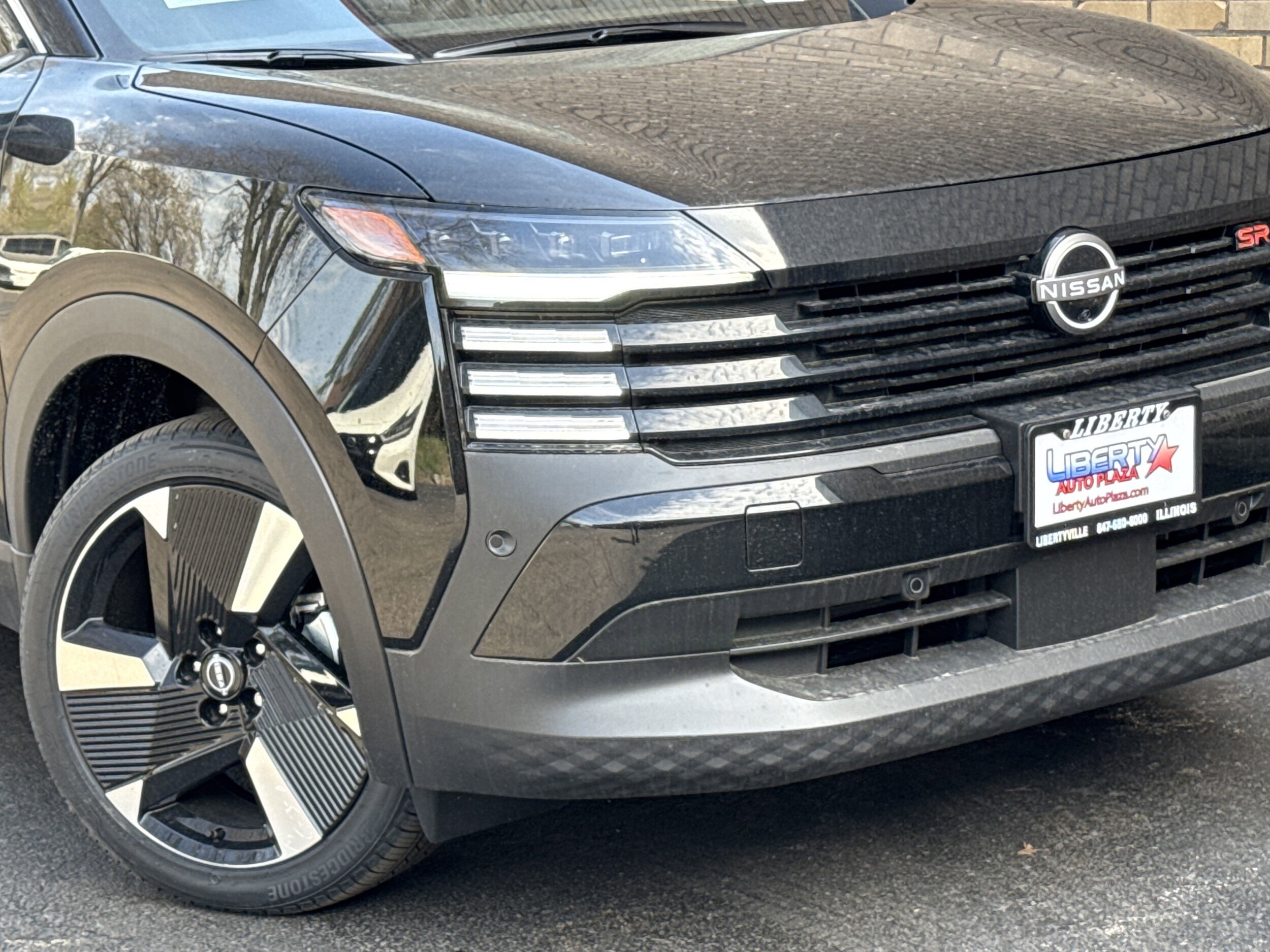 2025 Nissan Kicks SR photo 3