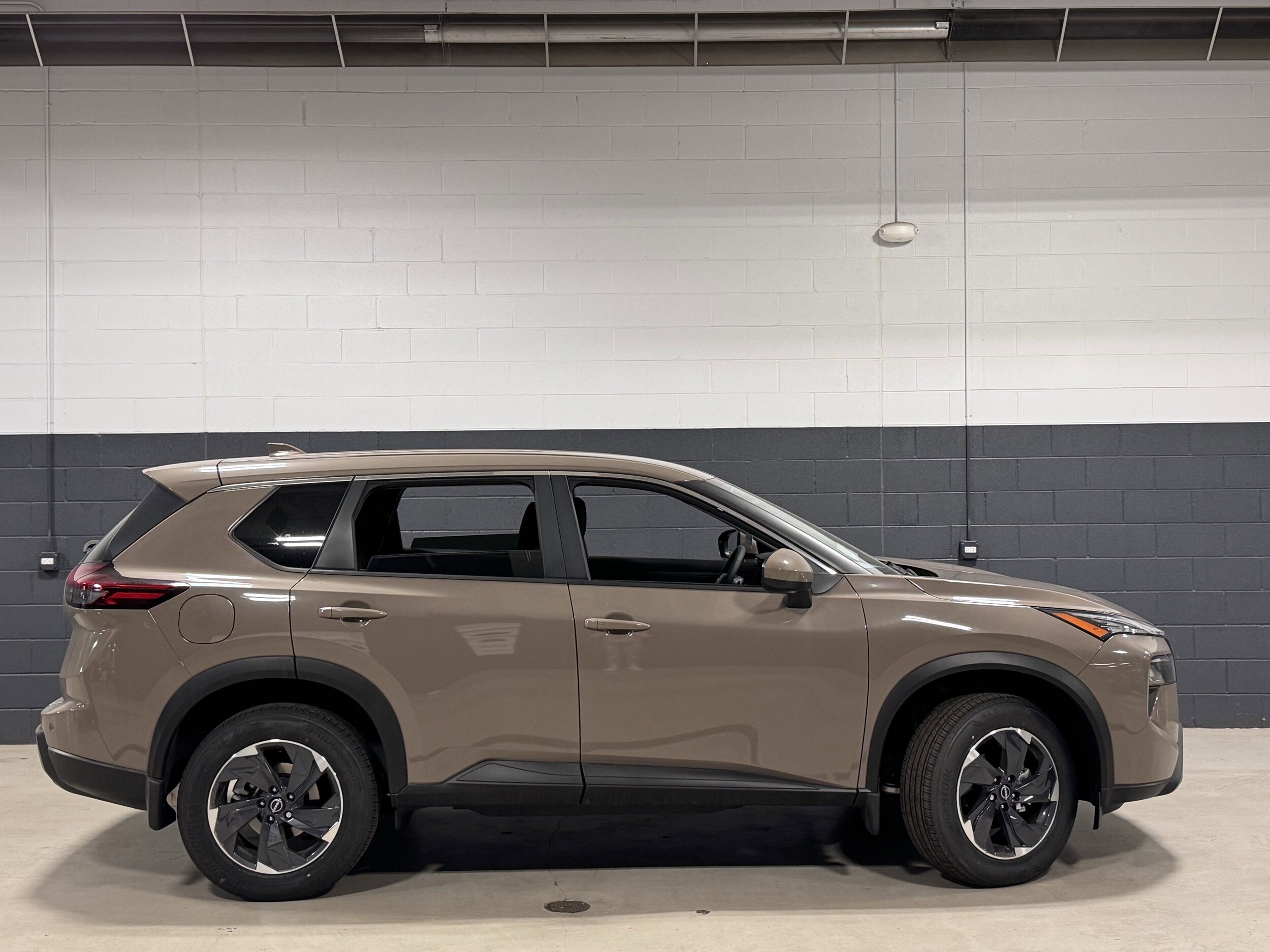 2025 Nissan Rogue SV photo 3