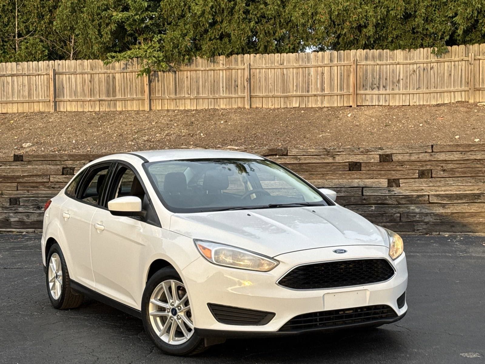 Used 2018 Ford Focus SE with VIN 1FADP3F27JL295952 for sale in Libertyville, IL