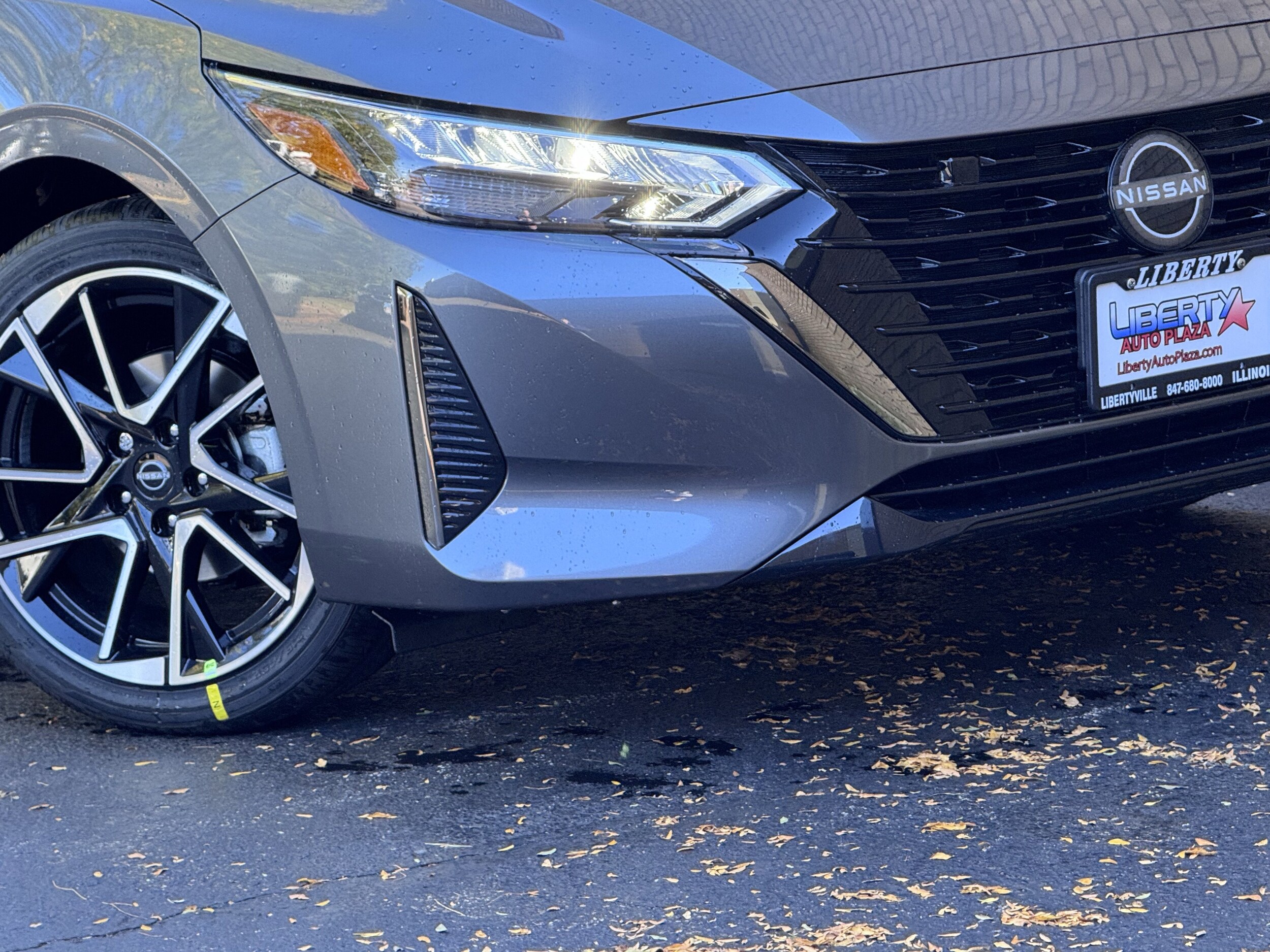 2025 Nissan Sentra SR photo 3