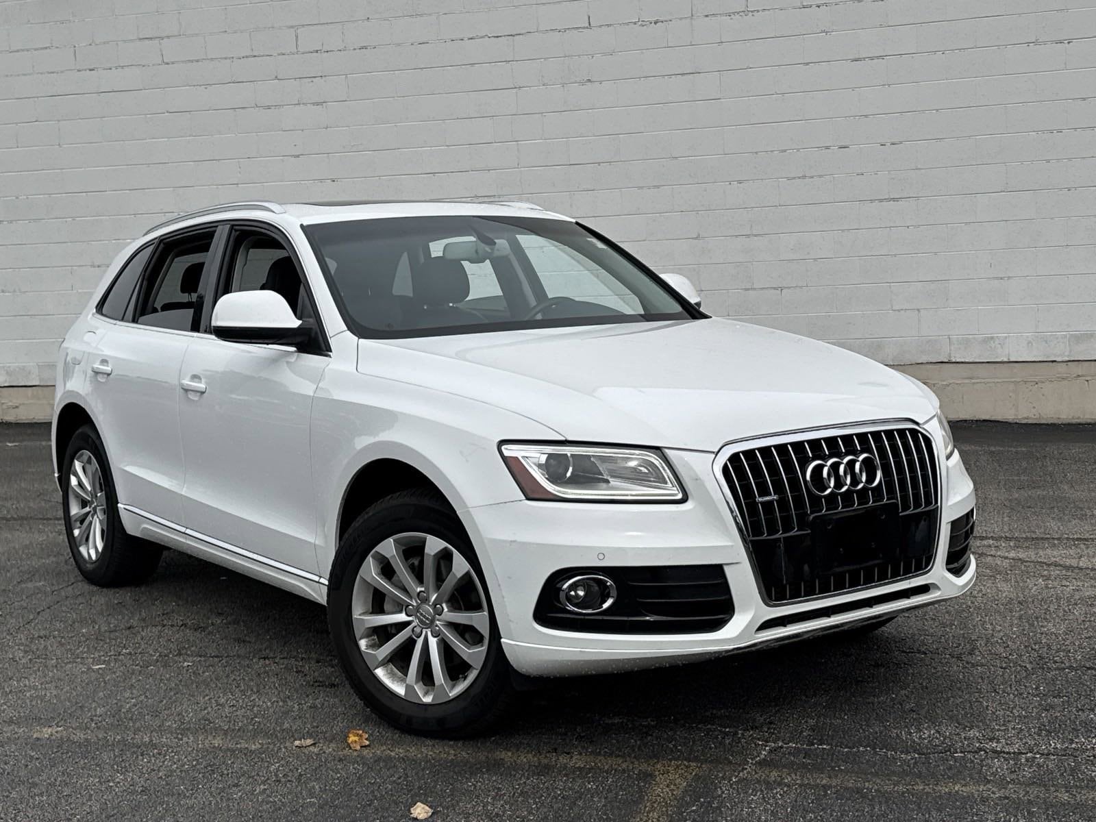 Used 2014 Audi Q5 Premium with VIN WA1LFAFP7EA086585 for sale in Libertyville, IL