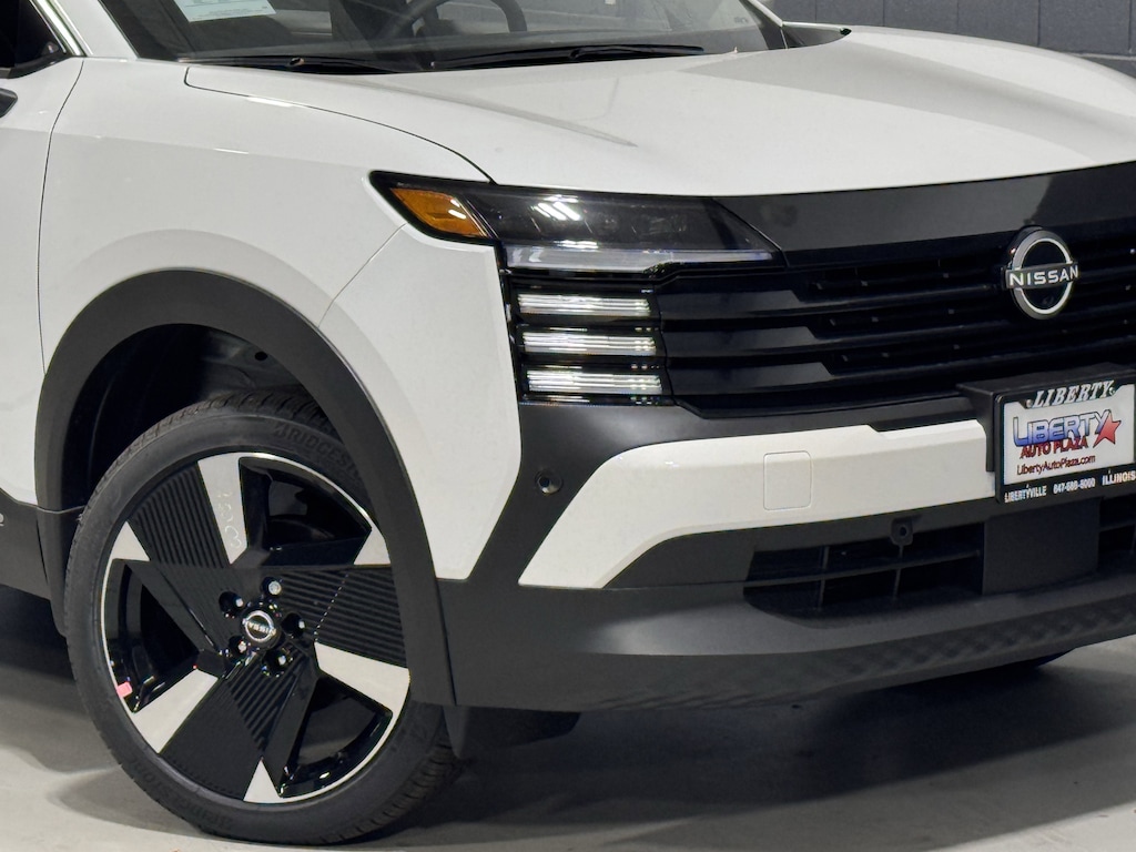 New 2025 Nissan Kicks SR SUV