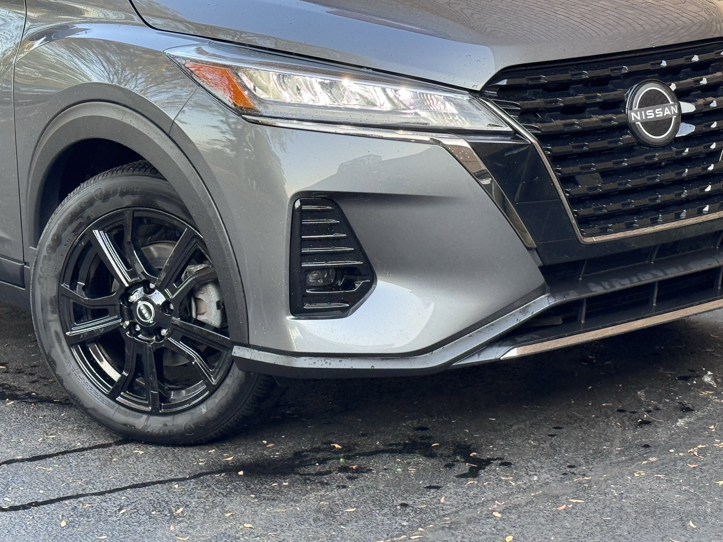 2024 Nissan Kicks SR photo 2