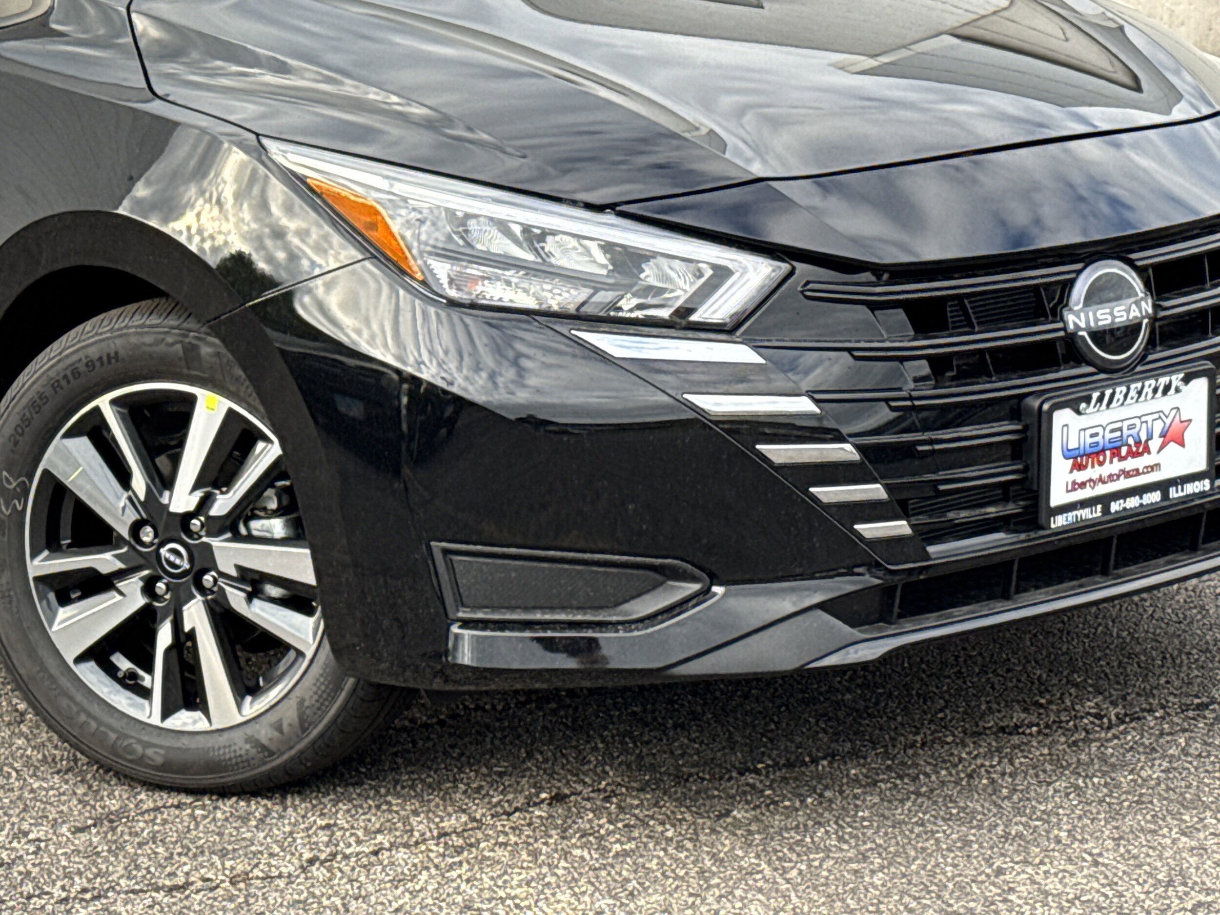 2025 Nissan Versa S photo 3