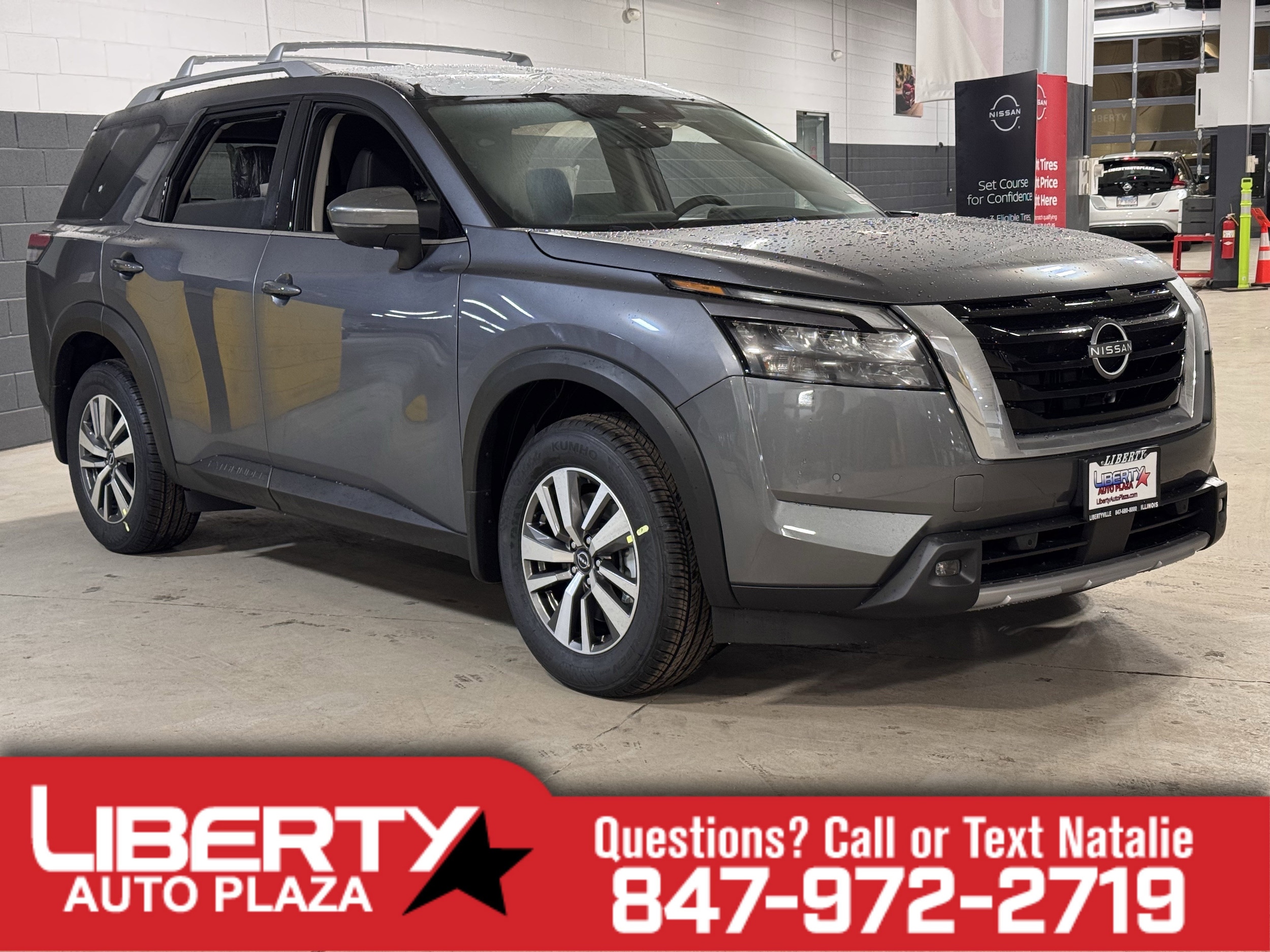 2025 Nissan Pathfinder SL's photo