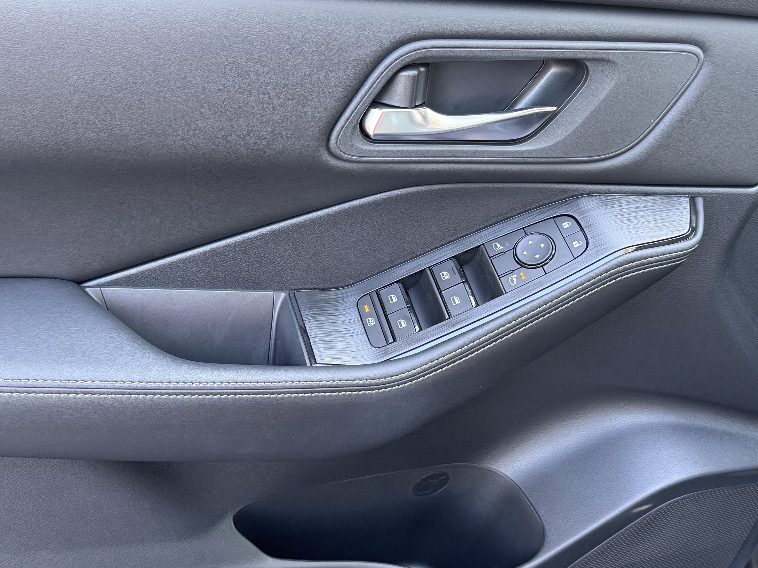 2025 Nissan Rogue SV - Photo 24