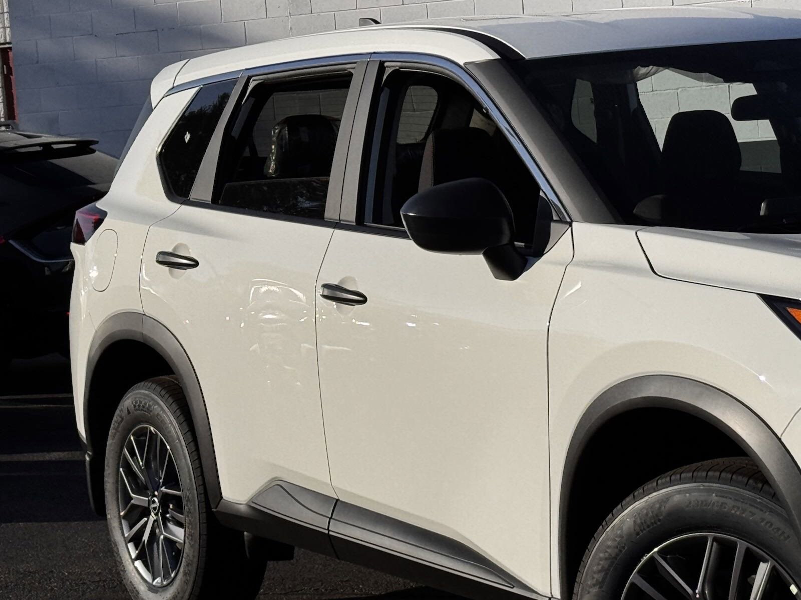 2025 Nissan Rogue S photo 3