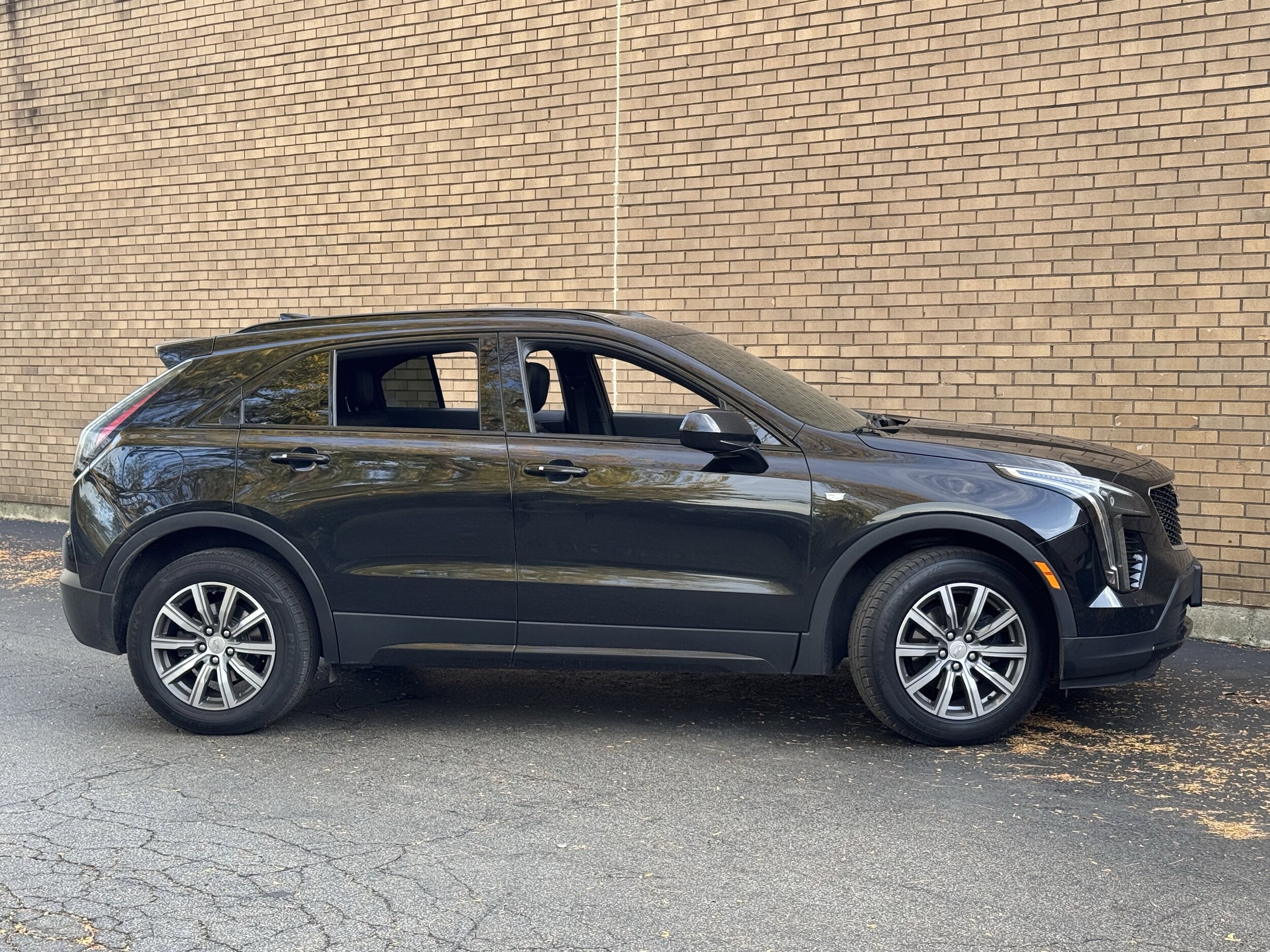 2019 Cadillac XT4 Sport photo 2