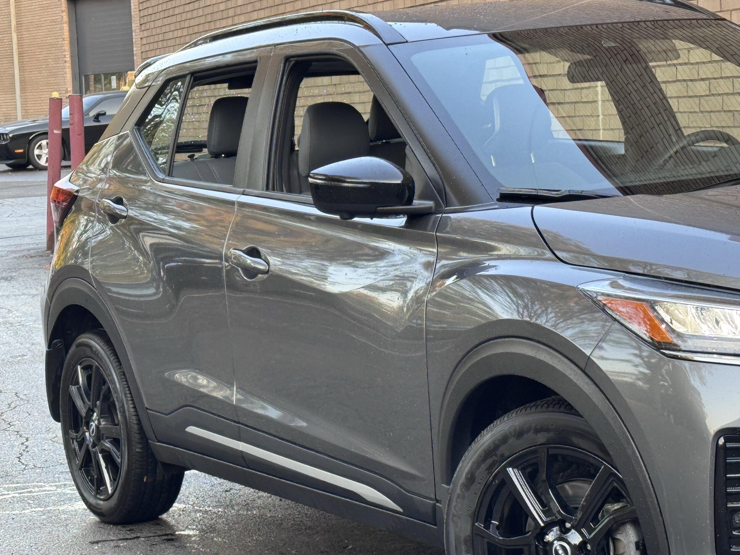 2024 Nissan Kicks SR photo 3