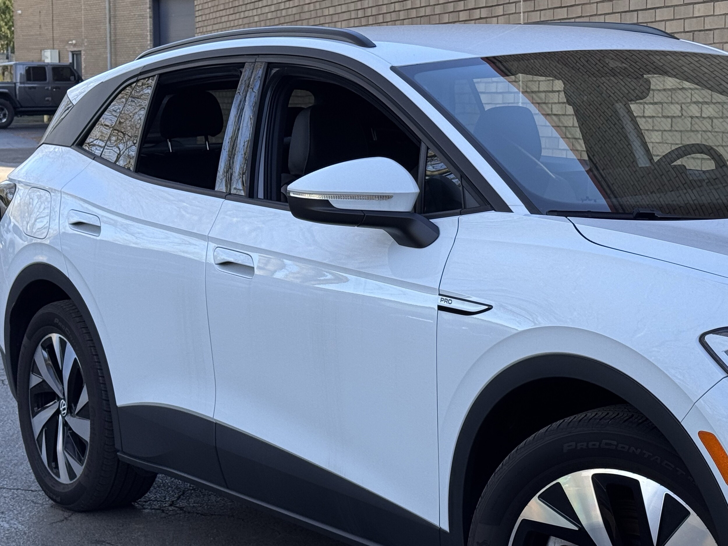 2023 Volkswagen ID.4 Pro photo 4