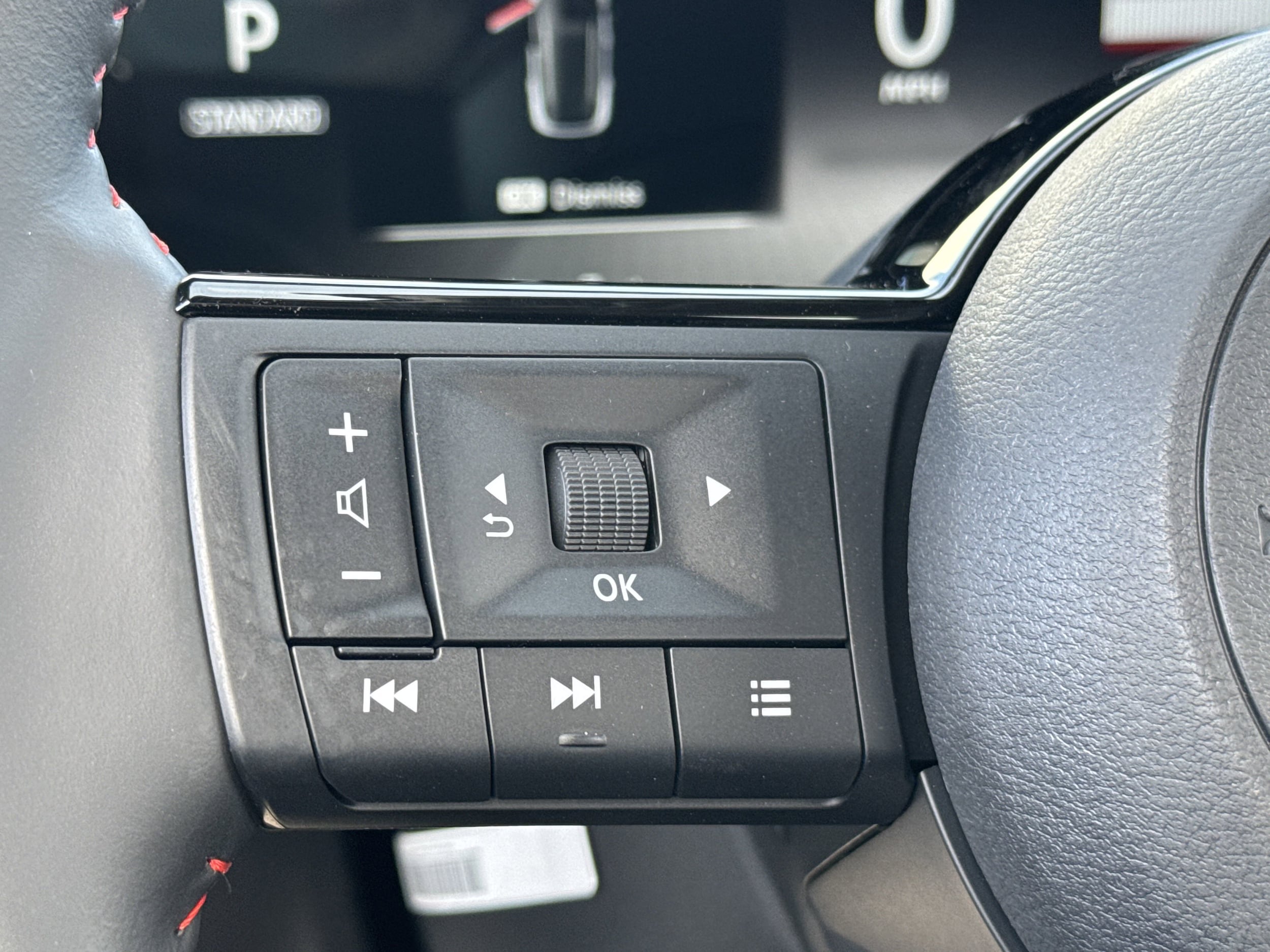 2025 Nissan Kicks SR AWD - Photo 14